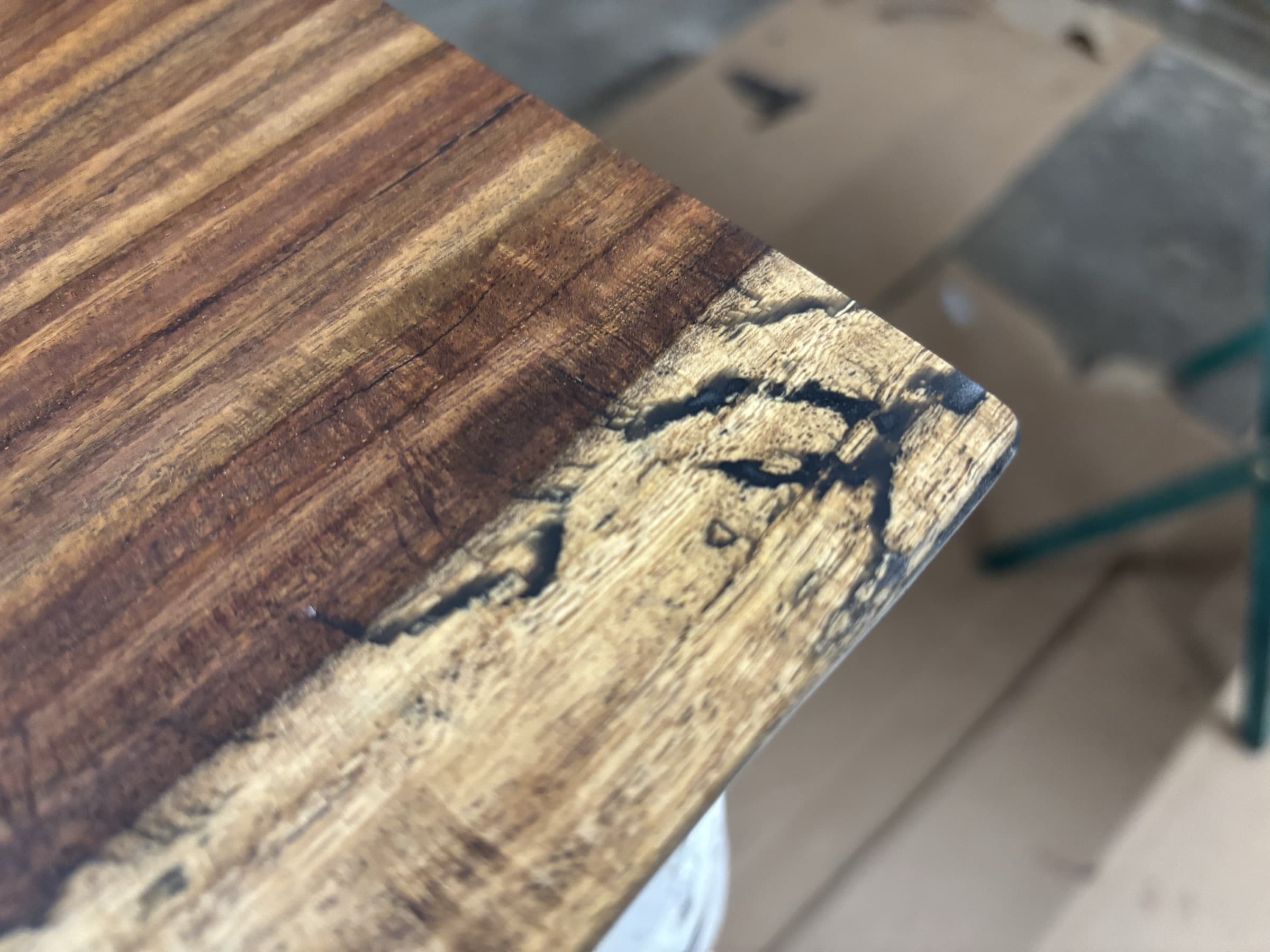 Finished grain along the sapwood edge